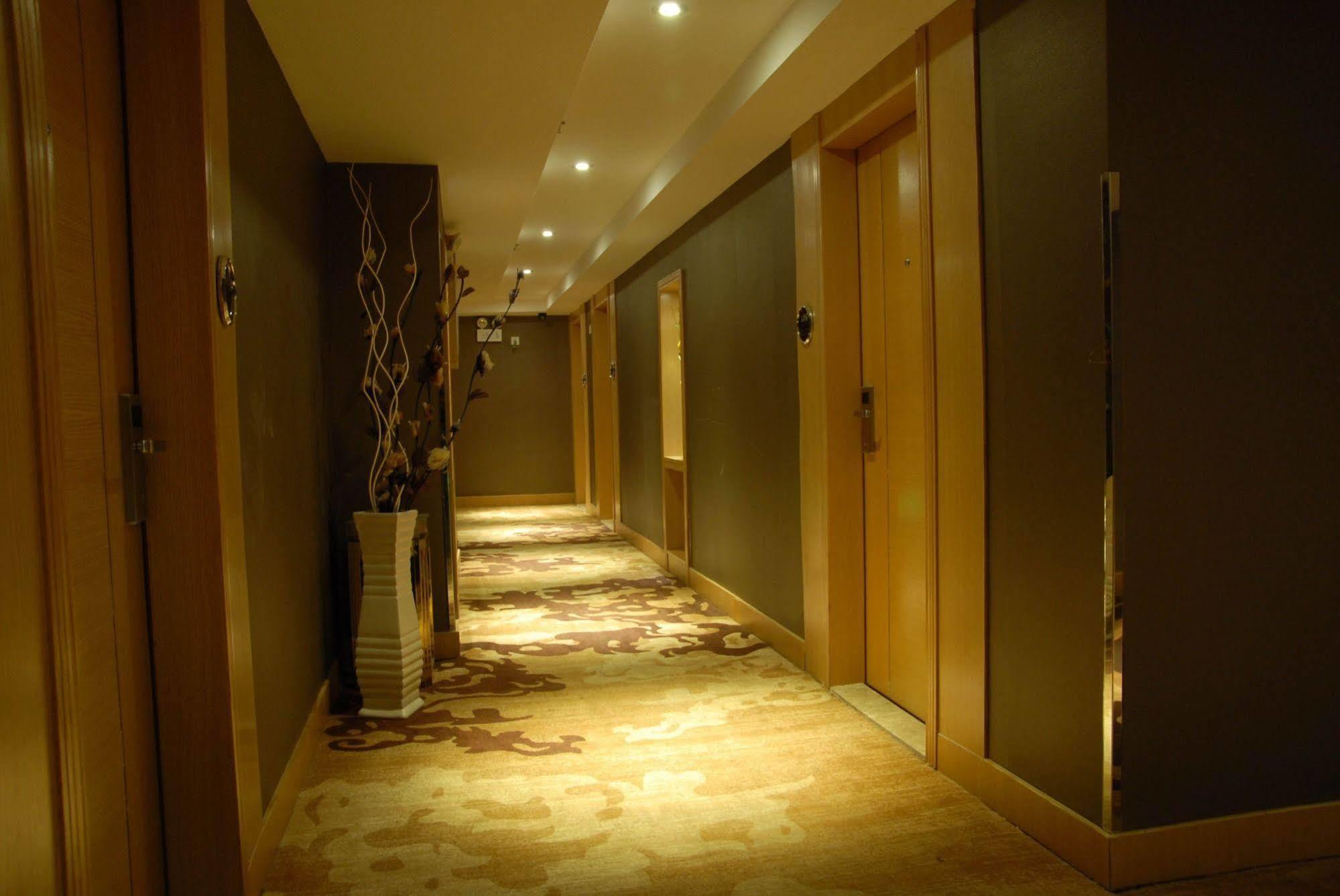Yingshang Hotel Gangding Longkou West Cantón Exterior foto